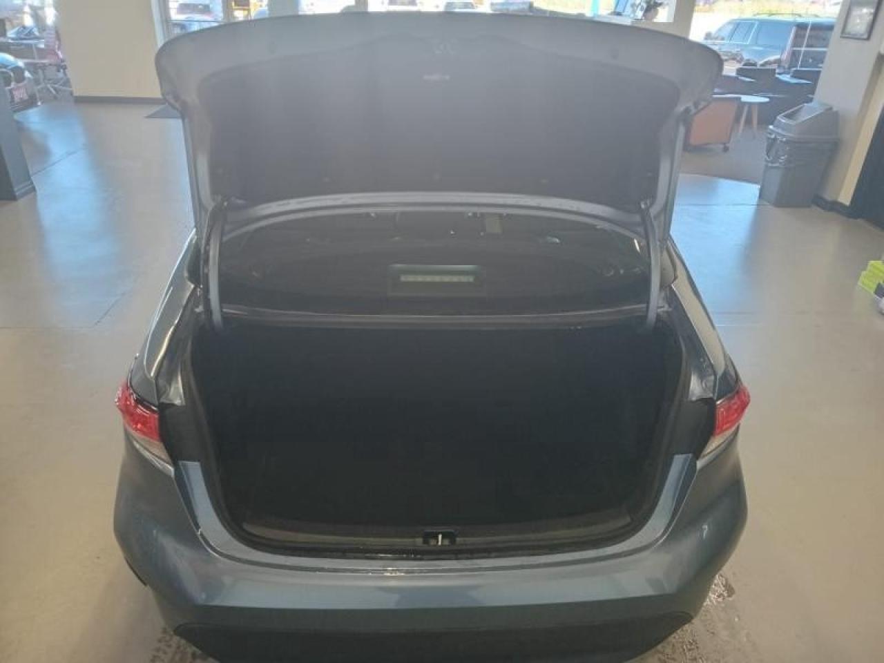 2023 Toyota Corolla LE Hybrid Photo