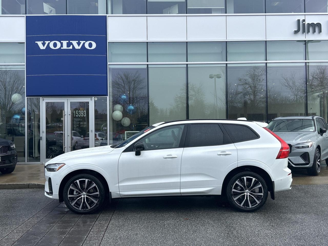 New 2025 Volvo XC60 B5 AWD Plus Dark Theme for sale in Surrey, BC