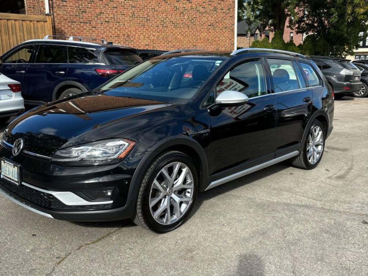 Used 2018 Volkswagen Golf Alltrack Rare 6-SPD Manual 4Motion - Navigation | Pano Sunroof | Heated Leather | Reverse Camera | and more! for sale in Guelph, ON