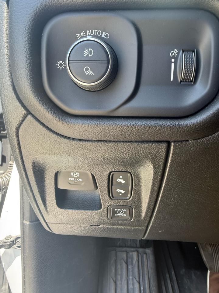 2025 RAM 1500 Big Horn 4x4 Crew Cab 5'7" Box Photo12