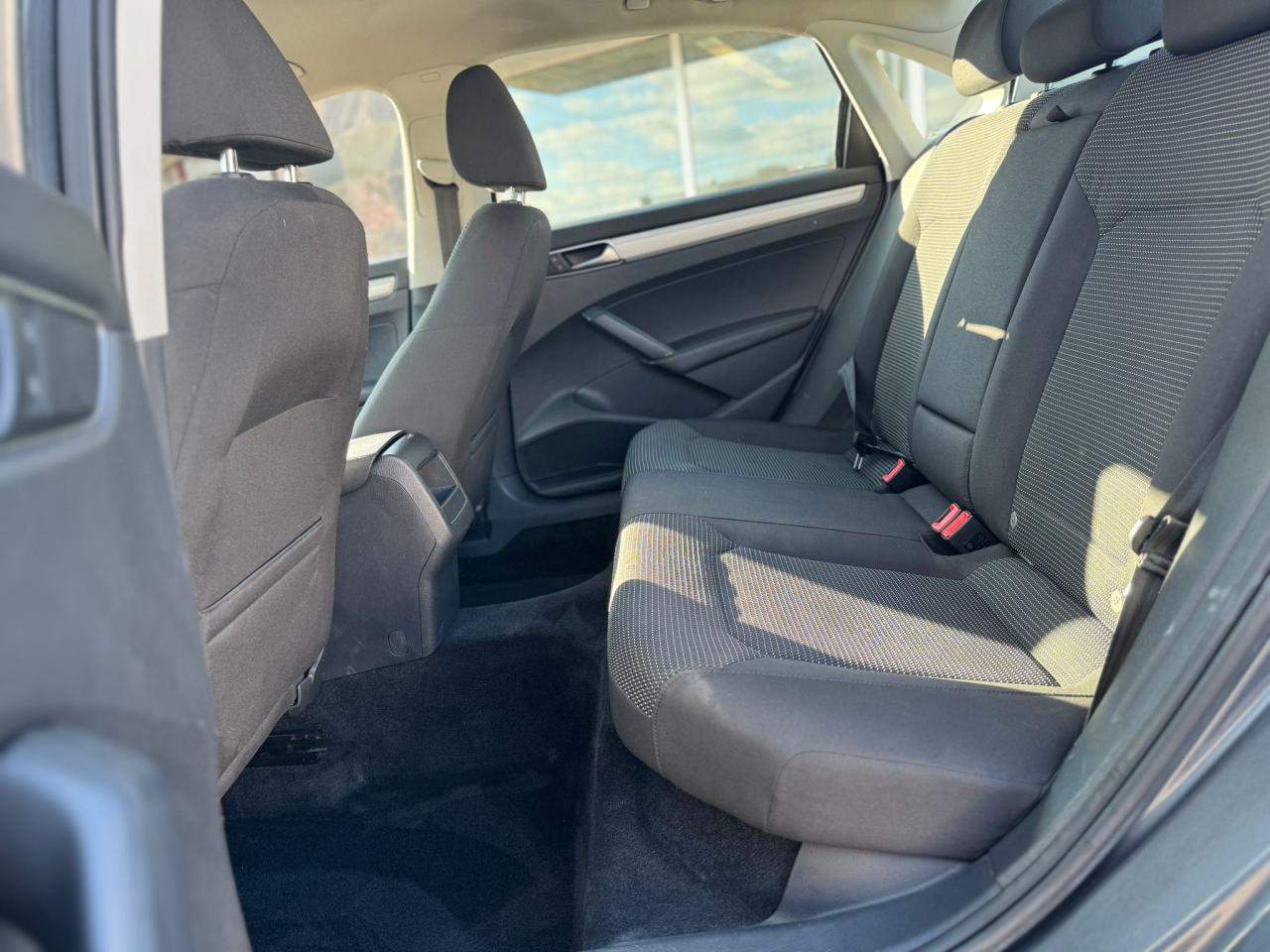 2017 Volkswagen Passat AUTO NO ACCIDENT HETAED SEATS BACKUPCAM NEW BRAKES - Photo #11