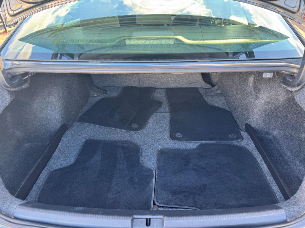 2017 Volkswagen Passat AUTO NO ACCIDENT HETAED SEATS BACKUPCAM NEW BRAKES - Photo #12