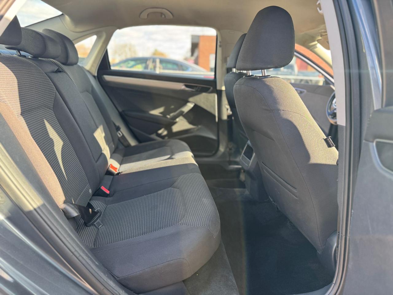 2017 Volkswagen Passat AUTO NO ACCIDENT HETAED SEATS BACKUPCAM NEW BRAKES - Photo #13
