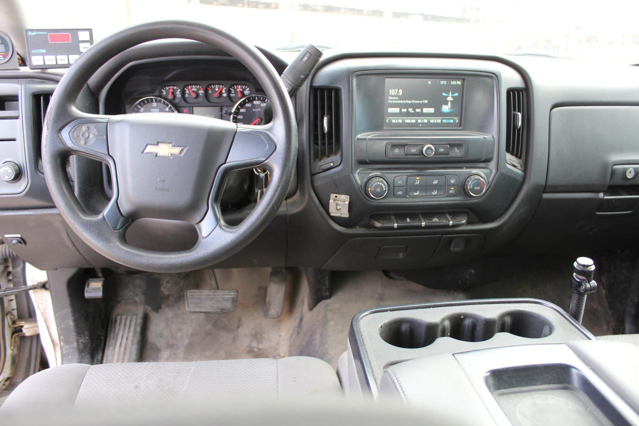 2018 Chevrolet Silverado 1500  Photo3