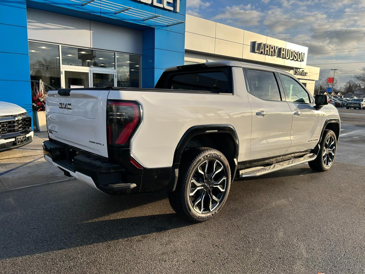 2025 GMC Sierra EV Denali Photo