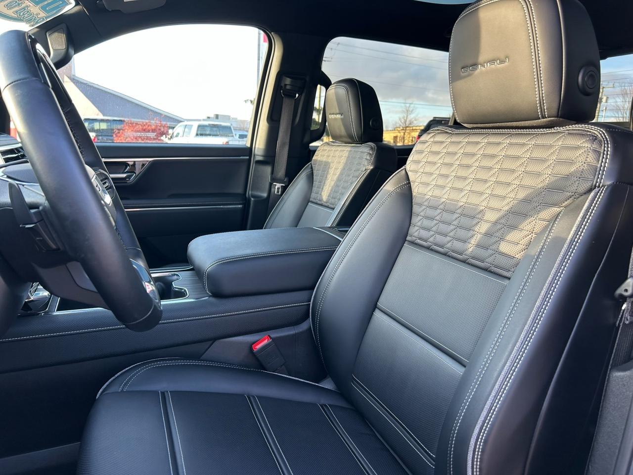 2025 GMC Sierra EV Denali Photo