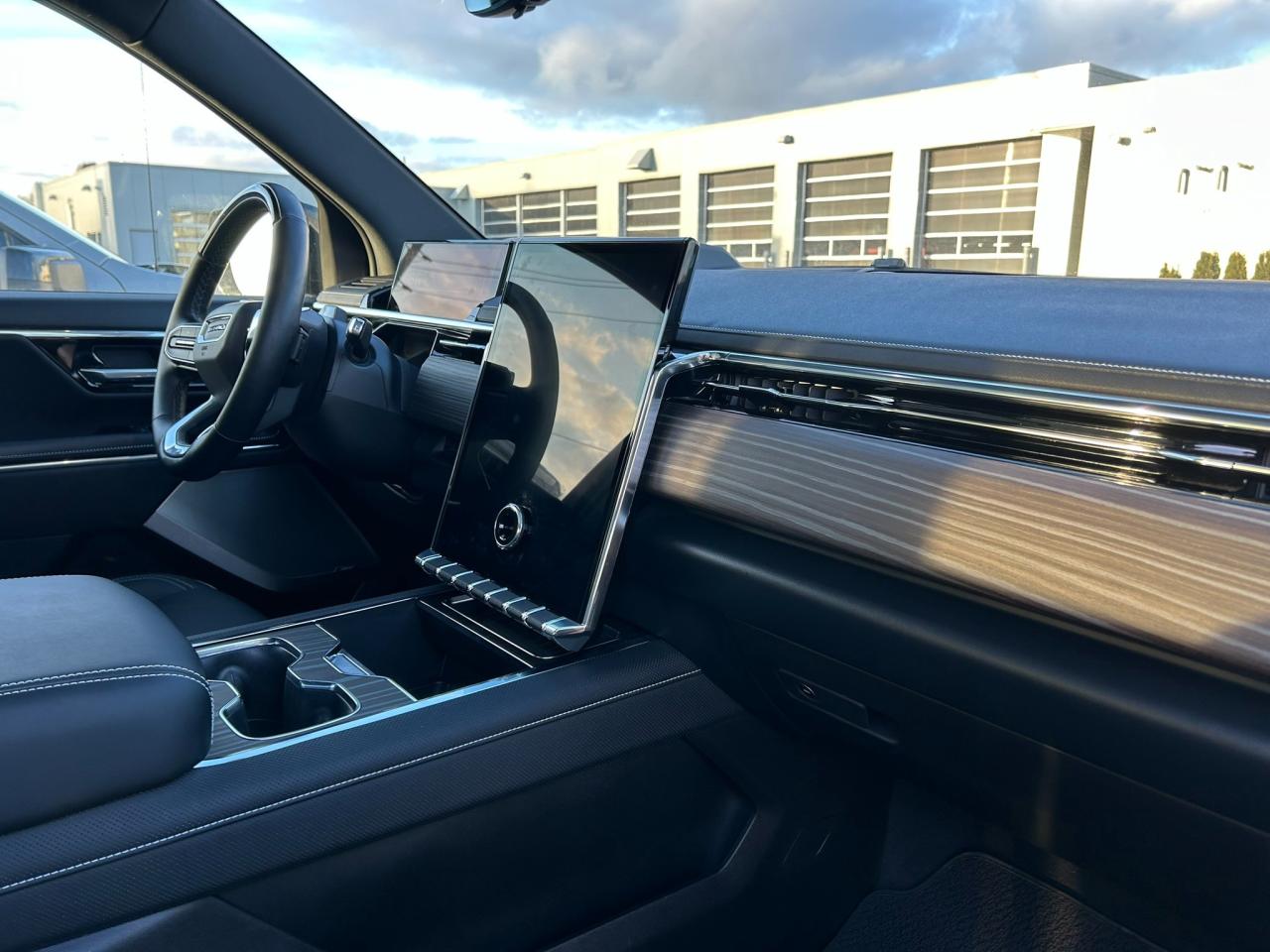 2025 GMC Sierra EV Denali Photo