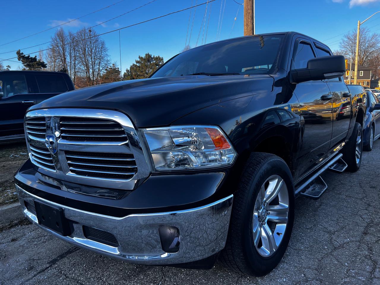 Used 2019 RAM 1500 Classic SLT /  4X4 / CREW CAB / 5'7