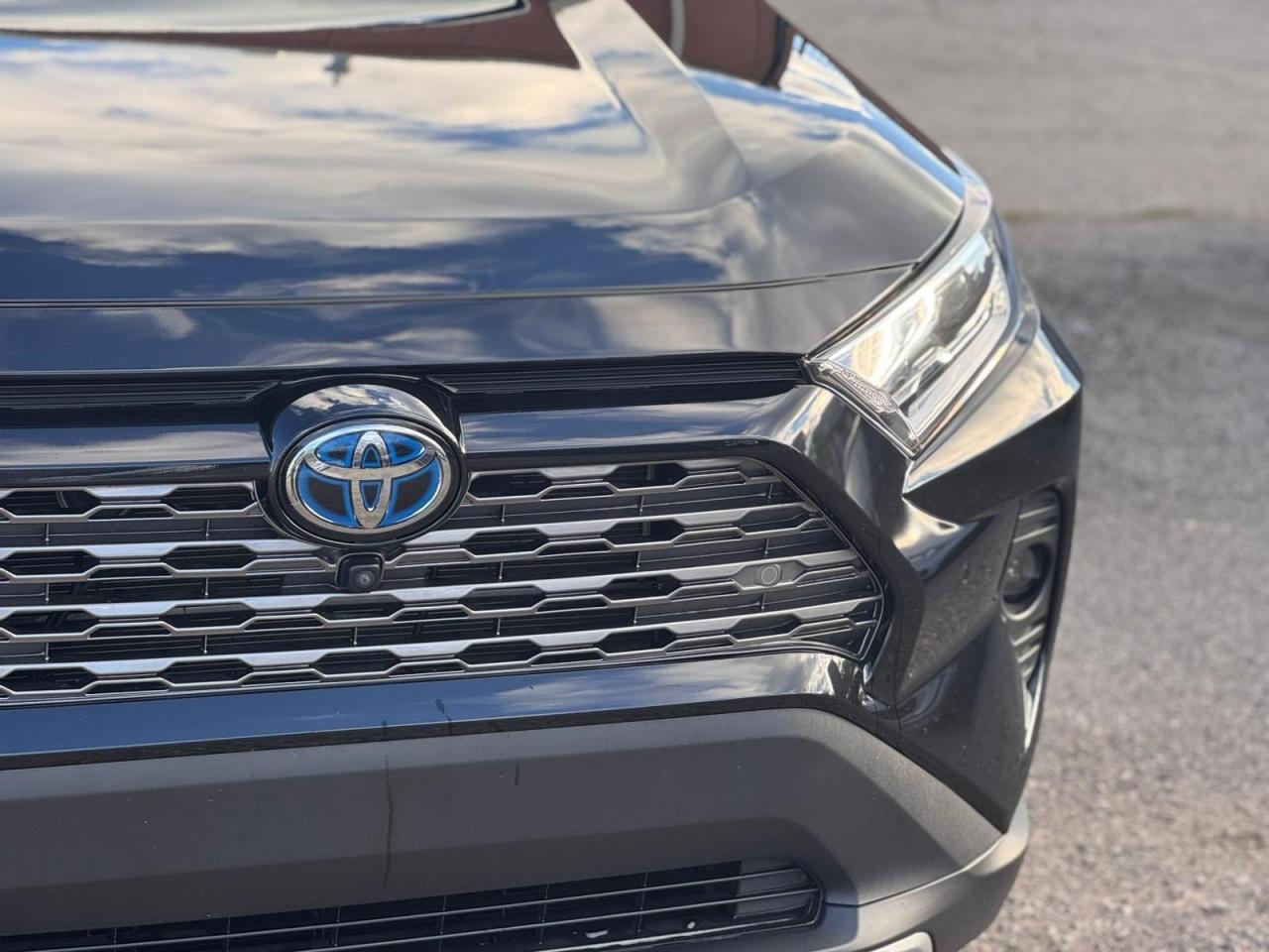 2020 Toyota RAV4  Photo3