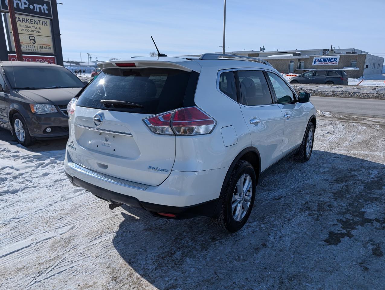 2016 Nissan Rogue SV - Photo #4