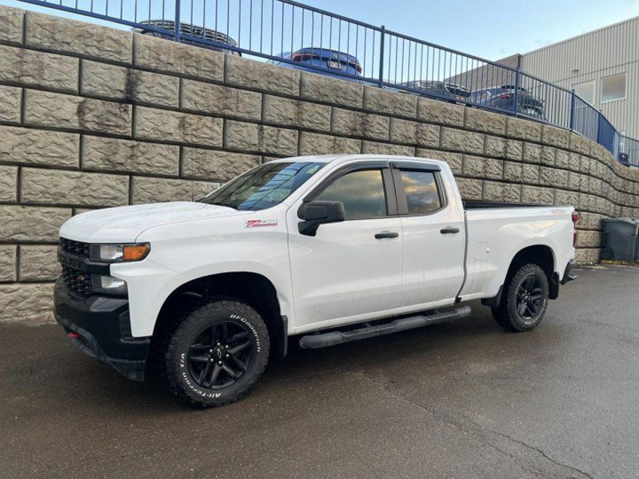 New Price!Summit White 2019 Chevrolet Silverado 1500 Custom Trail Boss ON SALE FOR CHRISTMAS| SUPER NICE TRUCK 4WD 6-Speed Automatic Electronic with Overdrive EcoTec3 5.3L V86-Speed Automatic Electronic with Overdrive, 4WD, Cloth, Cloth Seat Trim, Front 40/20/40 Split-Bench Seat, Heated door mirrors, Heavy-Duty Rear Locking Differential, High Gloss Black Grille, High-Capacity Air Filter, Hill Descent Control, Hitch Guidance, Power door mirrors, Power Front Windows w/Driver Express Up/Down, Power Front Windows w/Passenger Express Down, Remote Keyless Entry, Suspension Package, Trailering Package, Wheels: 18 x 8.5 Black Painted Aluminum.GM Certified Details:* Current students, recent graduates and full/part-time students eligible for $500 student bonus offer on the purchase of an eligible certified pre-owned vehicle. Offer valid from January 4, 2023 - January 2, 2024. Certified PRE-OWNED OFFERS FOR CANADIAN NEWCOMERS. To make Canada feel more like home, were offering $500 off any eligible Certified Pre-Owned Chevrolet, Buick or GMC vehicle as a welcoming gift. Free 3-month SiriusXM Trial. 1-month OnStar Trial. GM Owner Centre and Mobile App* Finance rates from 4.99% APR FOR 24 MONTHS ON SELECT MODELS* Exchange policy is 30 days or 2,500 kilometres, whichever comes first* 3 months or 5,000 kilometres (whichever comes first) which can be extended or upgraded to an even more comprehensive Certified Pre-Owned Vehicle Protection Plan* 150+ Point Inspection* 24/7 roadside assistance for 3 months or 5,000 km (whichever comes first)Steele GMC Buick Fredericton offers the full selection of GMC Trucks including the Canyon, Sierra 1500, Sierra 2500HD & Sierra 3500HD in addition to our other new GMC and new Buick sedans and SUVs. Our Finance Department at Steele GMC Buick are well-versed in dealing with every type of credit situation, including past bankruptcy, so all customers can have confidence when shopping with us!Steele Auto Group is the most diversified group of automobile dealerships in Atlantic Canada, with 47 dealerships selling 27 brands and an employee base of well over 2300.Awards:* Wards Canada 10 Best Engines