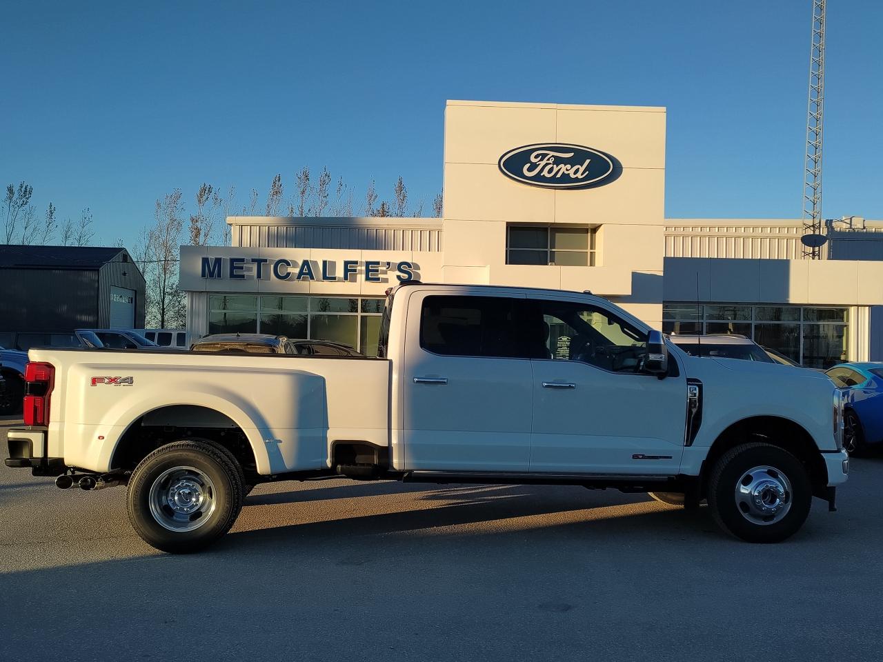 New 2024 Ford F-350 Super Duty DRW PLATINUM 4WD CREW CAB 8' BOX for sale in Treherne, MB