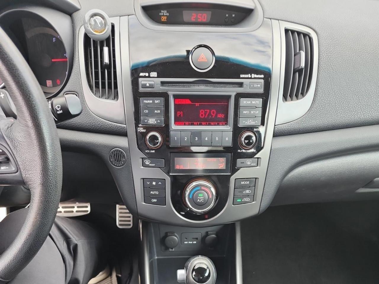 2012 Kia Forte Koup SX Luxury Photo4