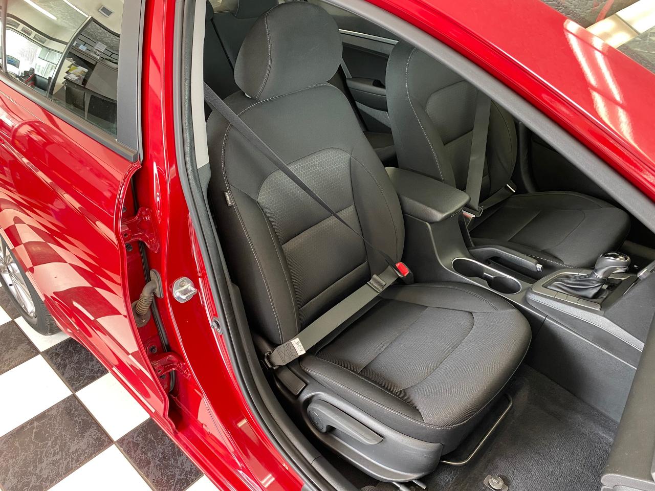 2017 Hyundai Elantra GL+ApplePlay+Camera+Blind Spot+CLEAN CARFAX - Photo #22