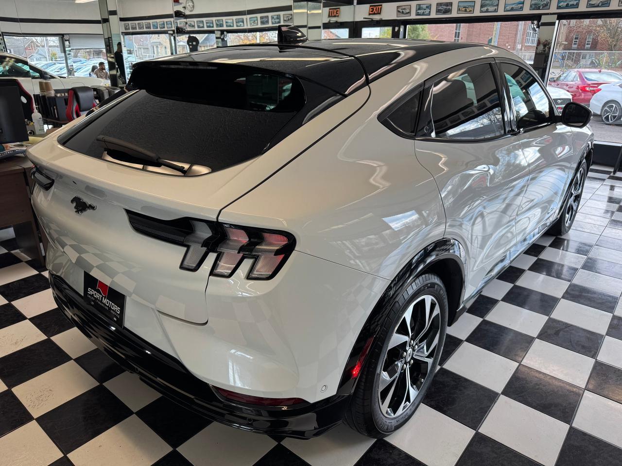 2021 Ford Mustang Mach-E Premium AWD+BlueCruise+360 Camera+CLEAN CARFAX - Photo #12