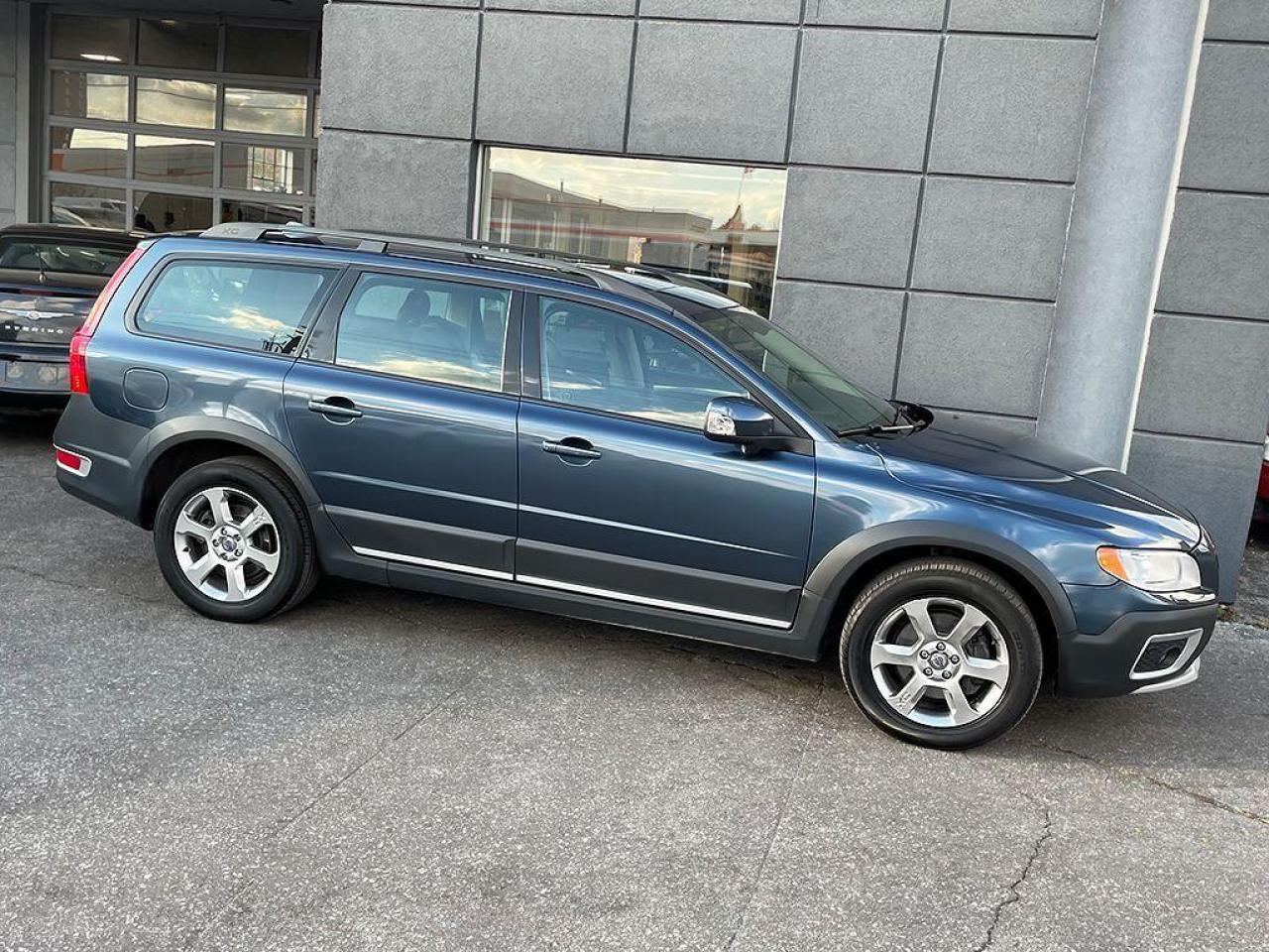 Used 2008 Volvo XC70 3.2|AWD|LEATHER|SUNROOF|ALLOYS|BLUETOOTH for sale in Toronto, ON