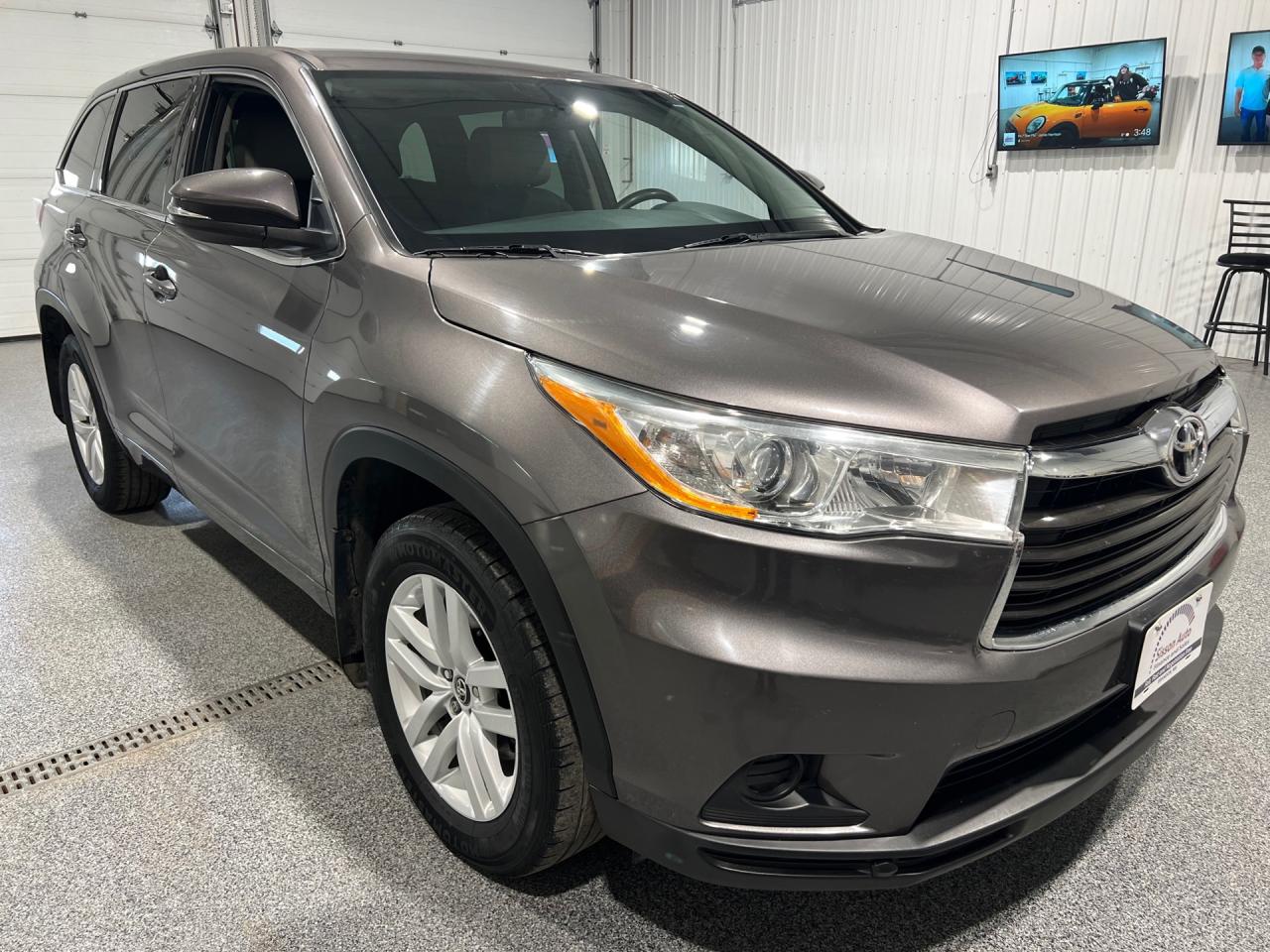 Used 2016 Toyota Highlander LE AWD V6 #8 seater #Dual DVD Player for sale in Brandon, MB