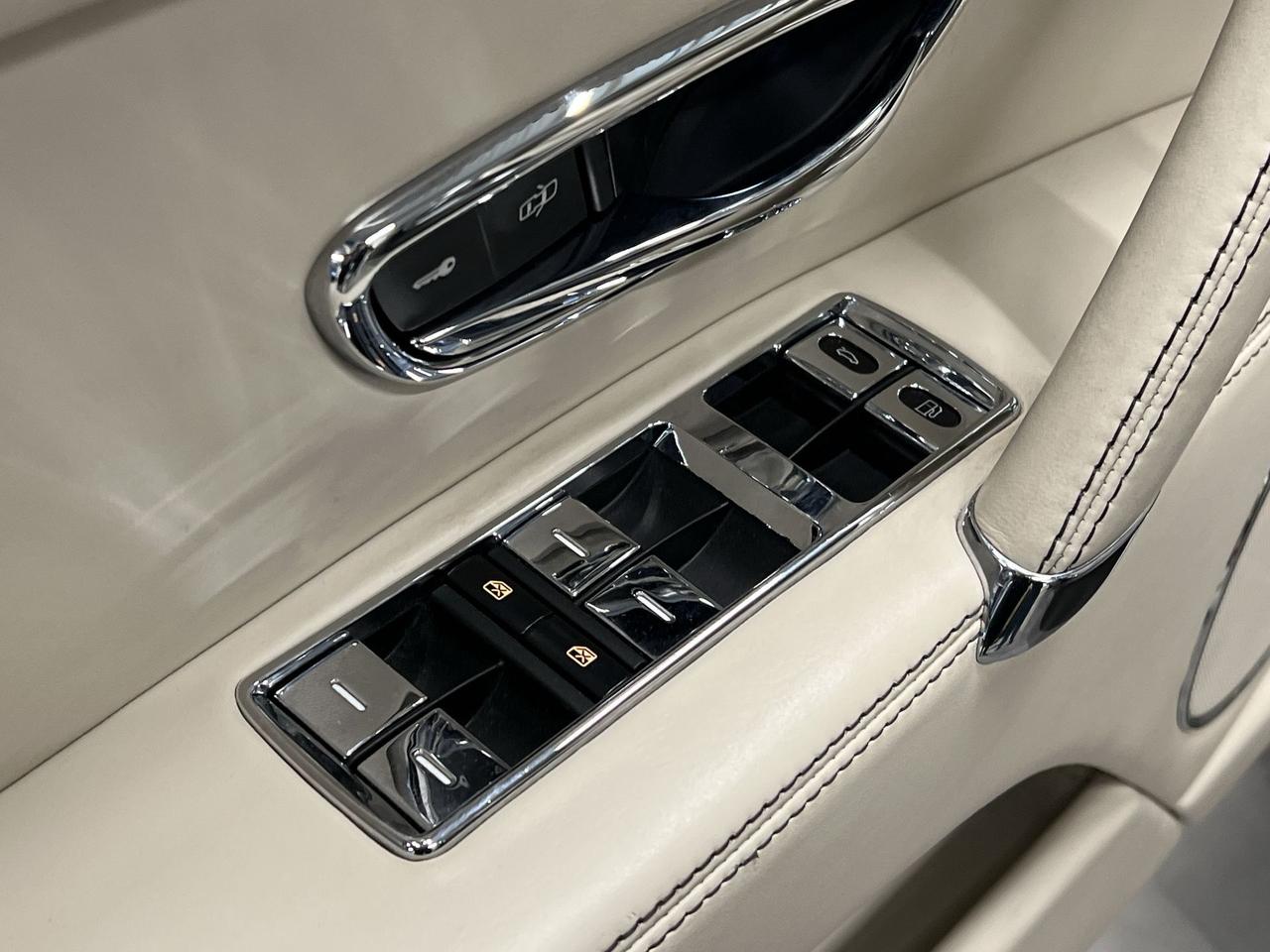 2015 Bentley Flying Spur W12 | 616HP | MASSAGE | ONLY 38,000 KMS! | RARE Photo