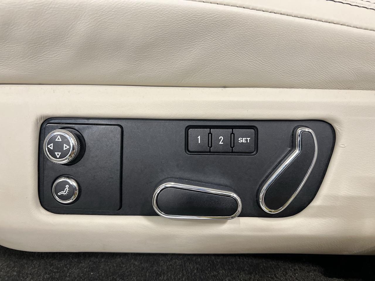 2015 Bentley Flying Spur W12 | 616HP | MASSAGE | ONLY 38,000 KMS! | RARE Photo