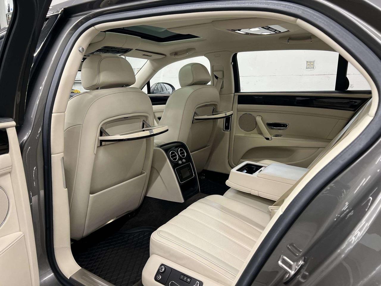 2015 Bentley Flying Spur W12 | 616HP | MASSAGE | ONLY 38,000 KMS! | RARE Photo