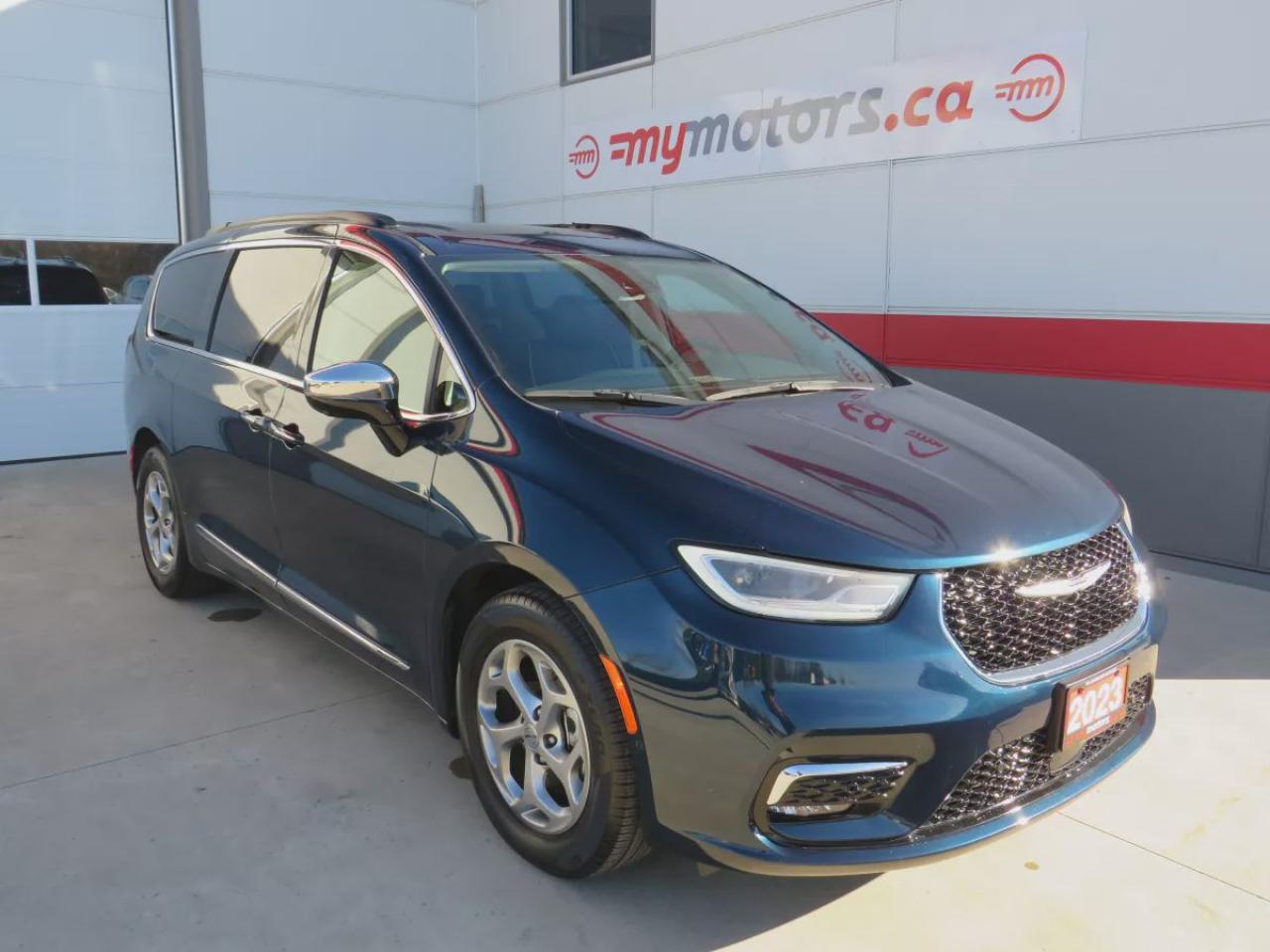 Used 2023 Chrysler Pacifica Limited (**ALLOY RIMS**LEATHER**PANORAMIC ROOF**NAVIGATION**360 DEGREE REVERSE CAMERA**HEATED SEATS/STEERING WHEEL**POWER SEATS**POWER SLIDING DOORS/TAILGATE**REMOTE START**DIGITAL TOUCHSCREEN**DUAL CLIMATE CONTROL**FOG LIGHTS**PUSH BUTTON START**BLUETOOT for sale in Tillsonburg, ON