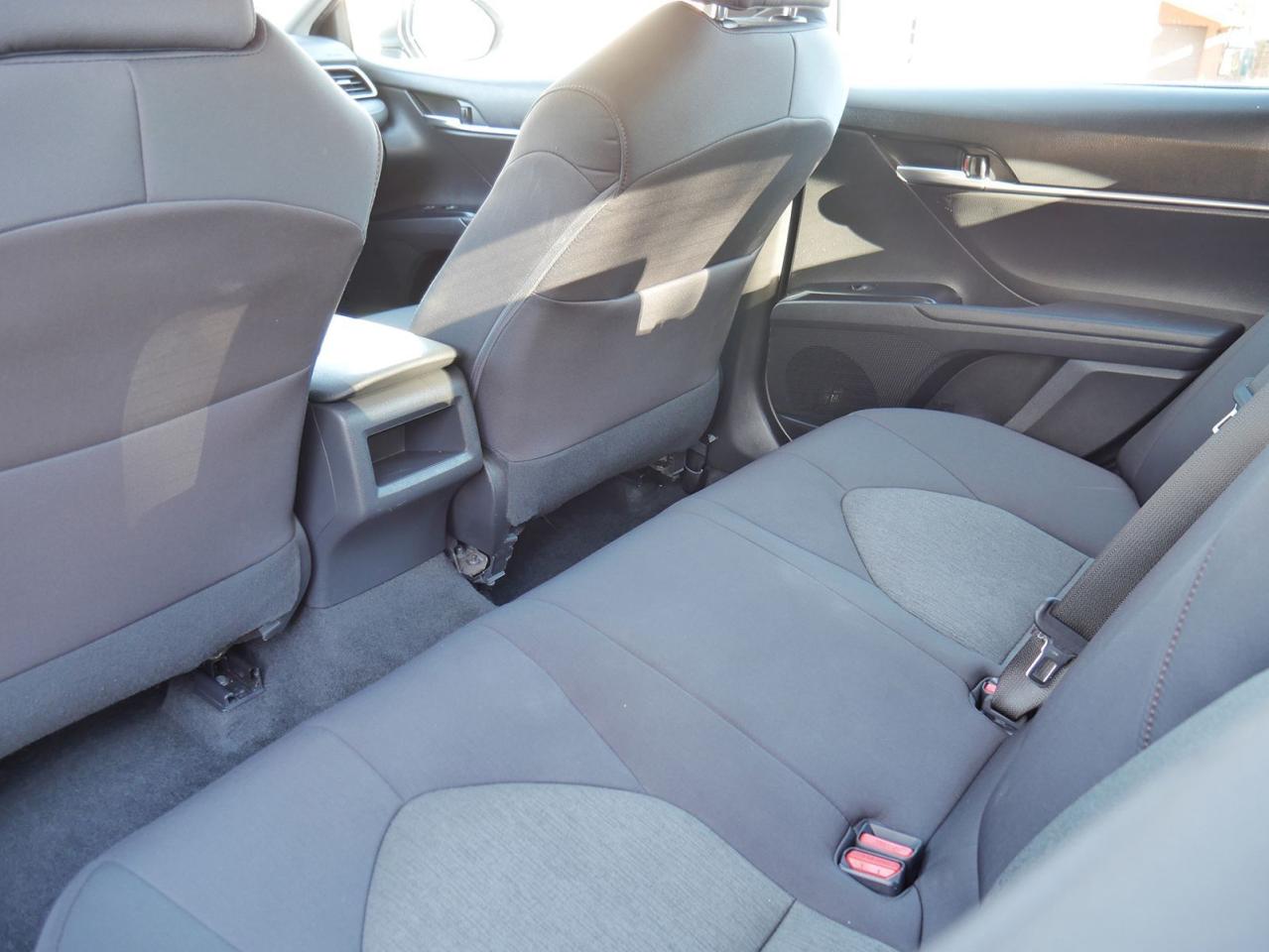 2020 Toyota Camry HYBRID LE - Photo #15