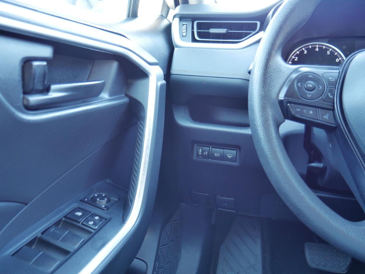 2019 Toyota RAV4 LE - Photo #11