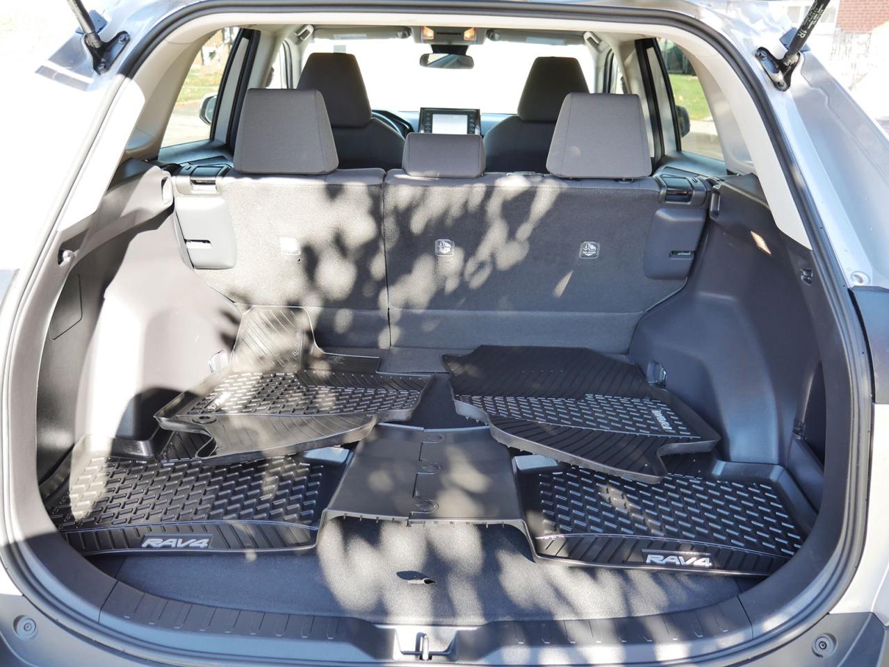2019 Toyota RAV4 LE - Photo #15