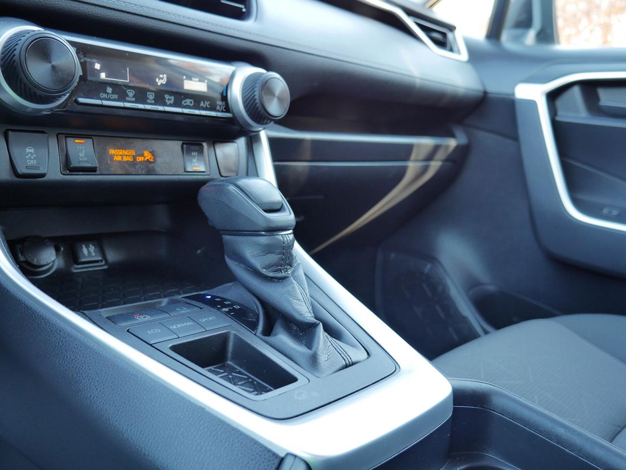 2019 Toyota RAV4 LE - Photo #25