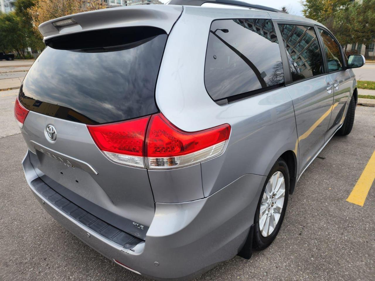 2011 Toyota Sienna 5dr V6 XLE 7-Pass FWD - Photo #3