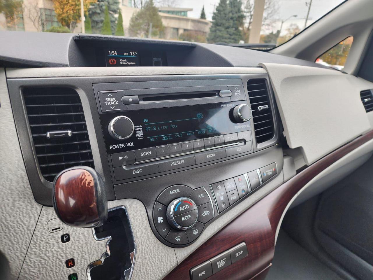 2011 Toyota Sienna 5dr V6 XLE 7-Pass FWD - Photo #7