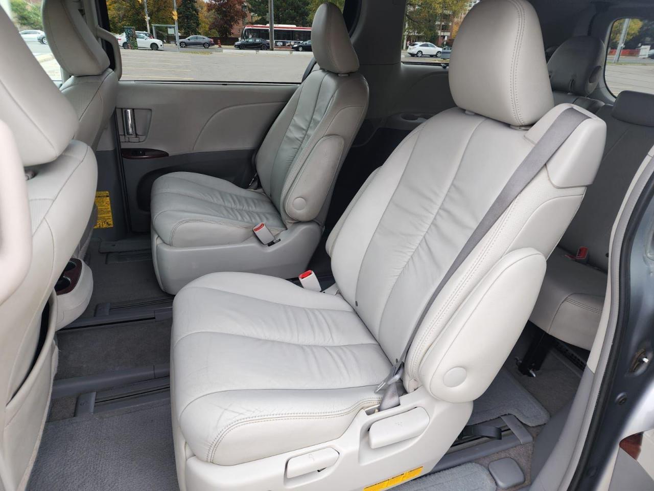 2011 Toyota Sienna 5dr V6 XLE 7-Pass FWD - Photo #8