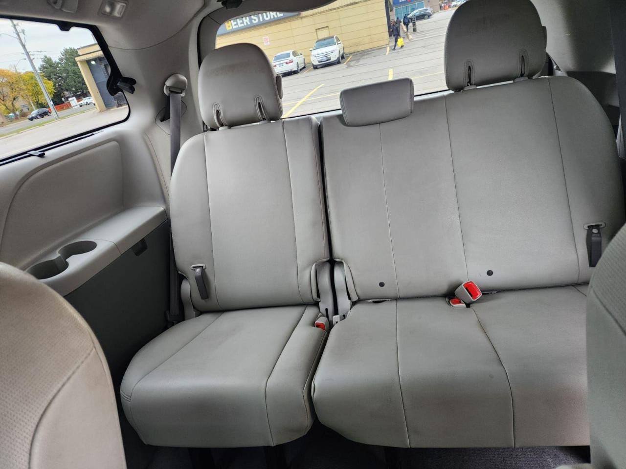2011 Toyota Sienna 5dr V6 XLE 7-Pass FWD - Photo #10