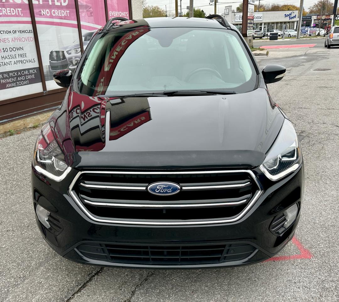 2019 Ford Escape Titanium 4WD Photo2