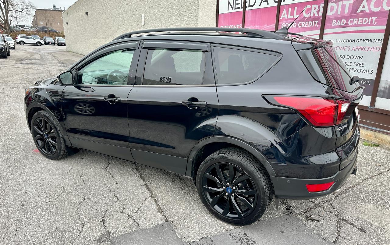 2019 Ford Escape Titanium 4WD Photo4