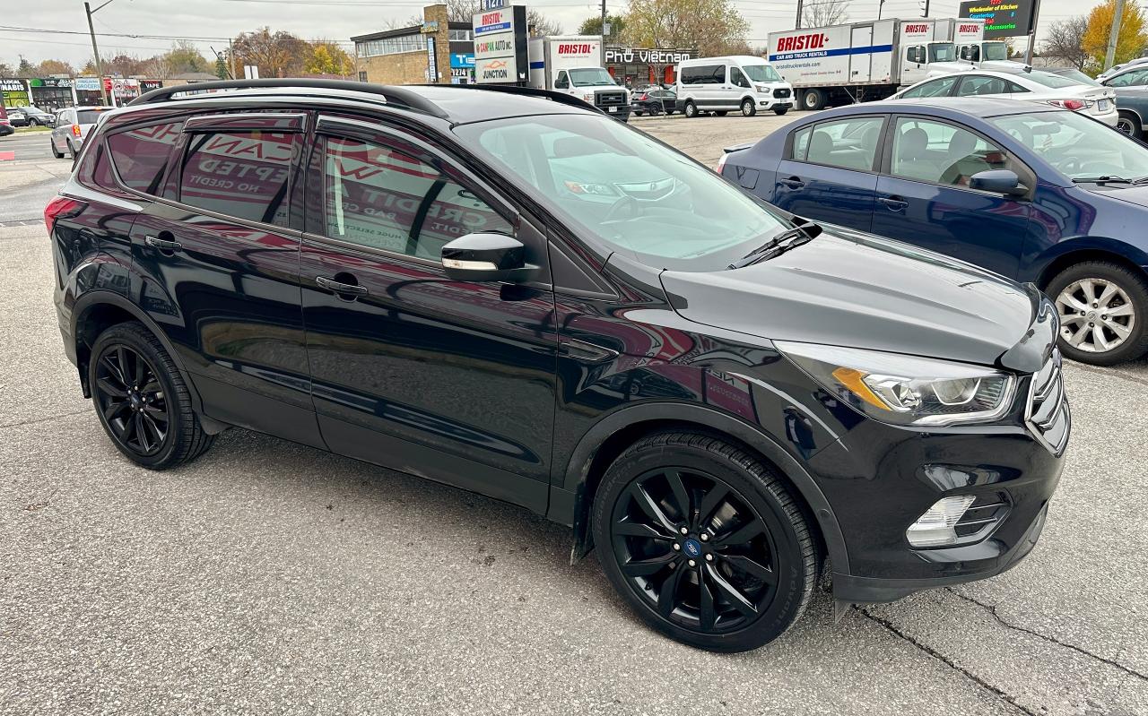2019 Ford Escape Titanium 4WD Photo3