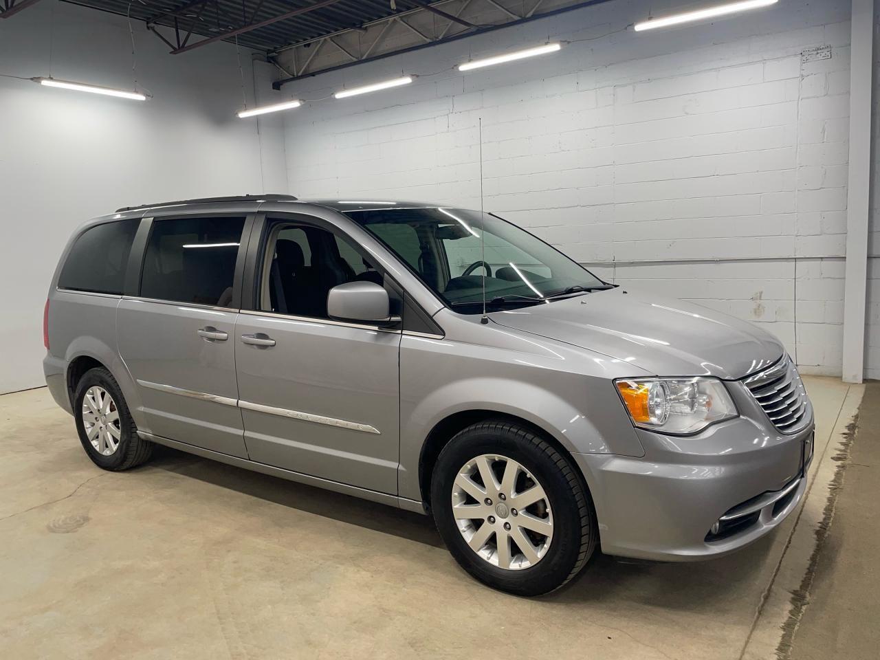 Used 2015 Chrysler Town & Country TOURING for sale in Kitchener, ON