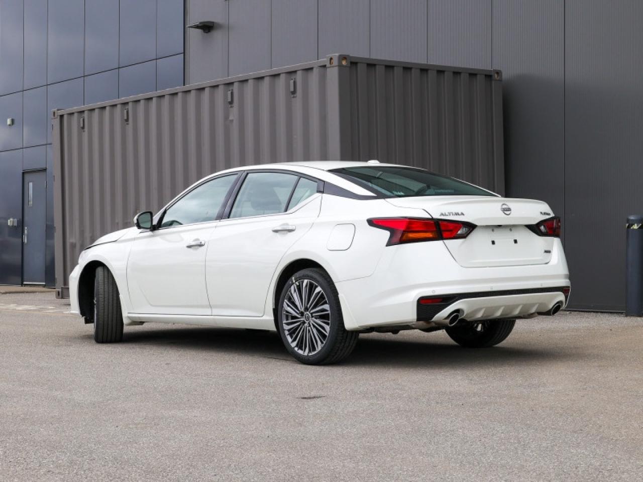 2025 Nissan Altima Platinum  -  Leather Seats Photo