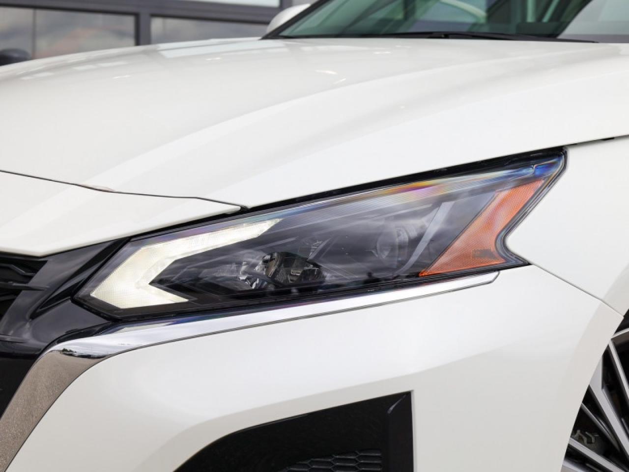 2025 Nissan Altima Platinum  -  Leather Seats Photo