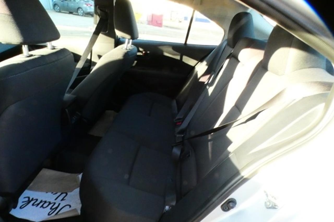 2024 Toyota Corolla LE w/Htd cloth, NAV ready, BUC - Photo #9