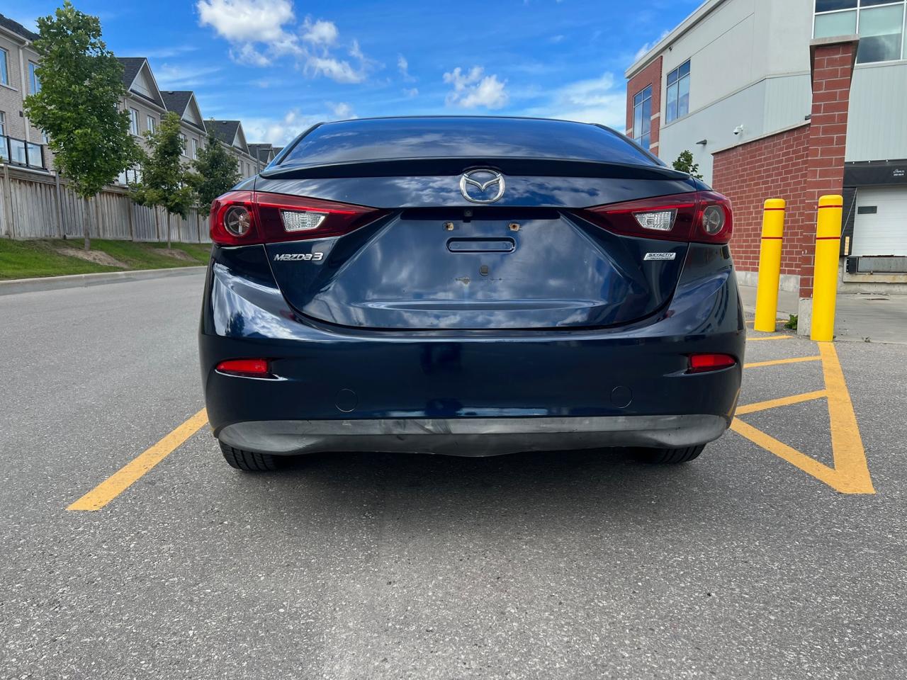 2014 Mazda MAZDA3 4DR SDN MAN GS-SKY AS IS Photo4