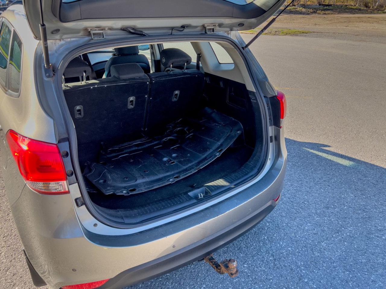 2014 Kia Rondo LX Fast Approvals, Easy Financing - Photo #5