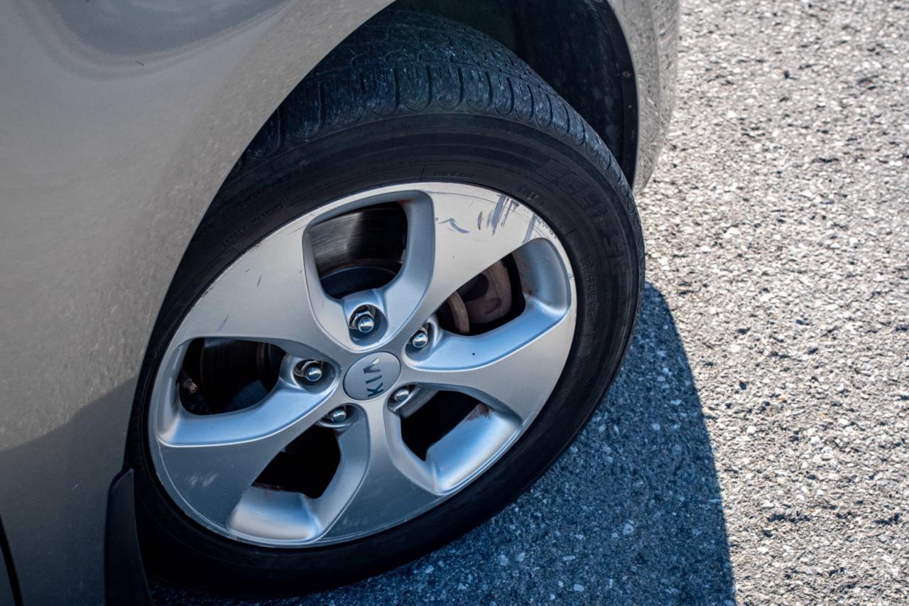 2014 Kia Rondo LX Fast Approvals, Easy Financing - Photo #7