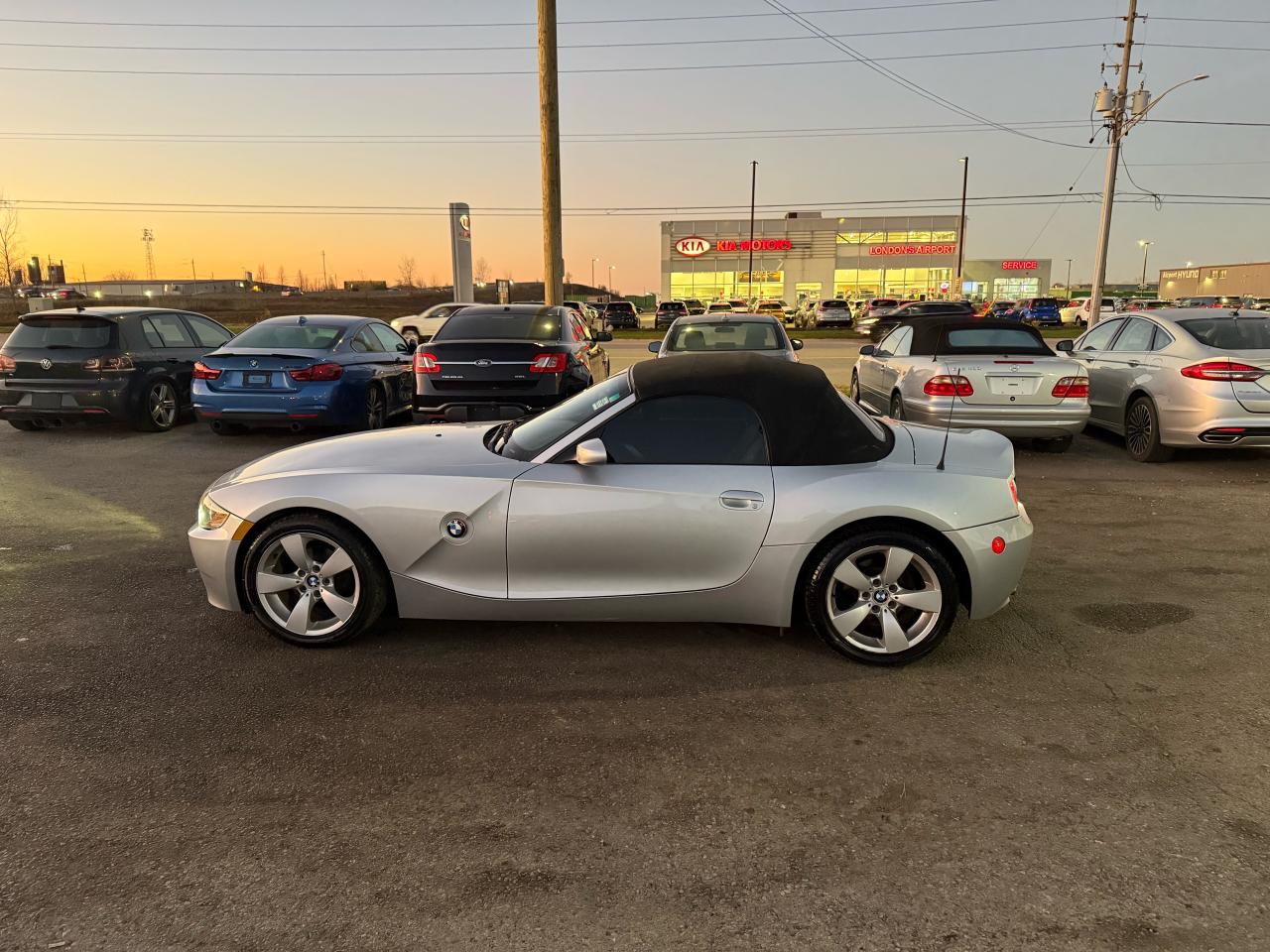 2003 BMW Z4 2.5i, RUST FREE, CONVERTIBLE, MANUAL, CERTIFIED - Photo #2