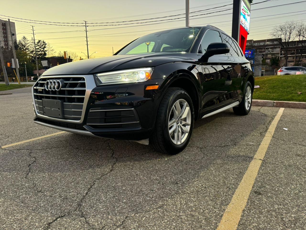 Used 2018 Audi Q5 Quattro Komfort PREMIUM AWD NO-ACCIDENT APPLE CAR for sale in Mississauga, ON