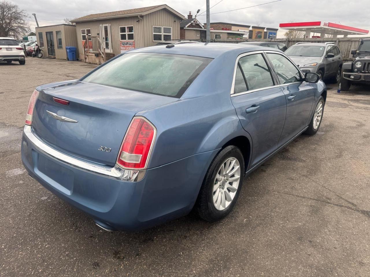 2011 Chrysler 300 TOURING, ONLY 127KMS, ALLOYS, CERTIFIED - Photo #5