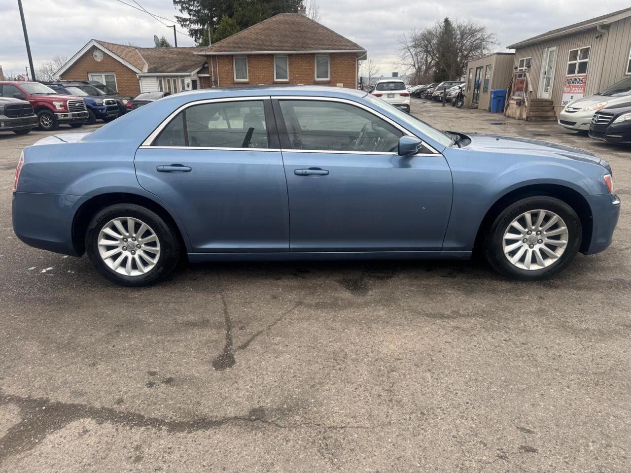 2011 Chrysler 300 TOURING, ONLY 127KMS, ALLOYS, CERTIFIED - Photo #6