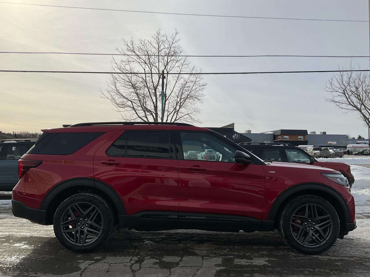 2025 Ford Explorer ST-Line Photo