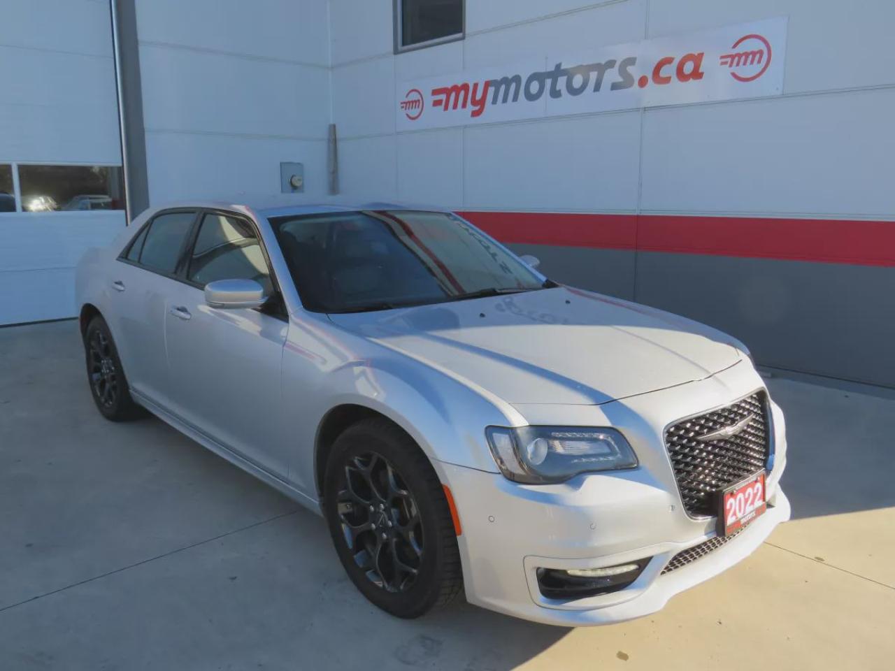 Used 2022 Chrysler 300 Touring L (**ALLOY RIMS**LEATHER**NAVIGATION**REMOTE START**POWER SEATS**HEATED SEATS**REVERSE CAMERA**DIGITAL TOUCHSCREEN**CRUISE CONTROL**BLUETOOTH**DUAL CLIMATE CONTROL**PUSH BUTTON START**) for sale in Tillsonburg, ON