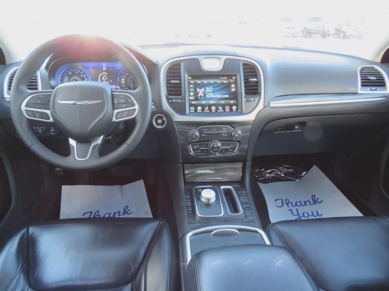 2022 Chrysler 300 Touring L (**ALLOY RIMS**LEATHER**NAVIGATION**REMOTE START**POWER SEATS**HEATED SEATS**REVERSE CAMERA**DIGITAL TOUCHSCREEN**CRUISE CONTROL**BLUETOOTH**DUAL CLIMATE CONTROL**PUSH BUTTON START**) Photo4